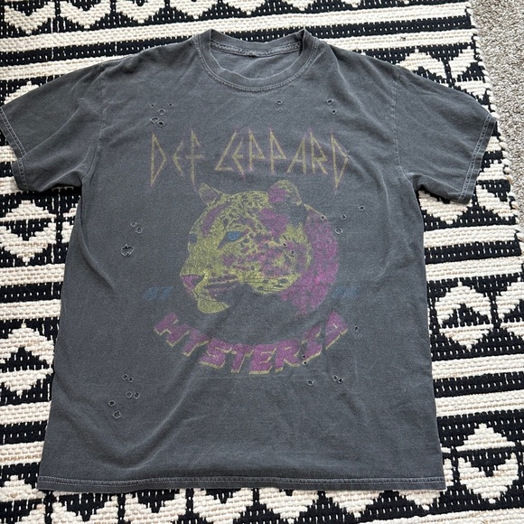 goodie two sleeves Tops - Def Leppard distress graphic tee